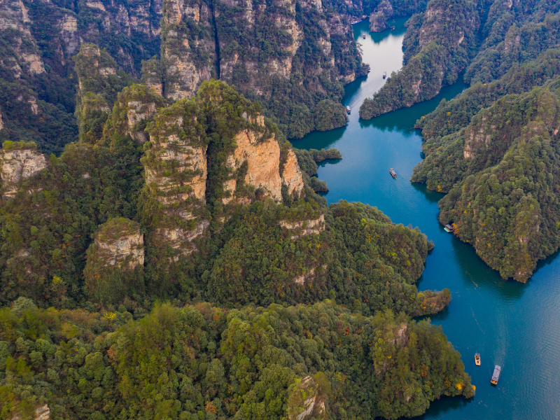 Hồ Bảo Phong tạo nên khung cảnh trữ tình - Du lịch 360Go